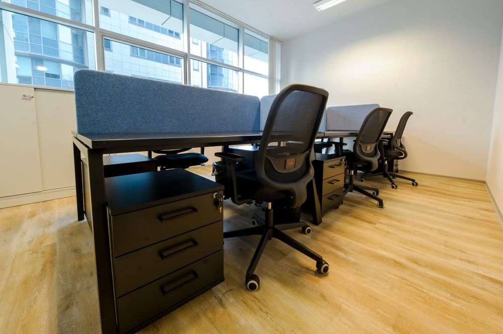 OFFICE 6 desks